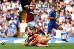 Tranh cãi quanh tình huống VAR cứu Chelsea bàn thua trước West Ham